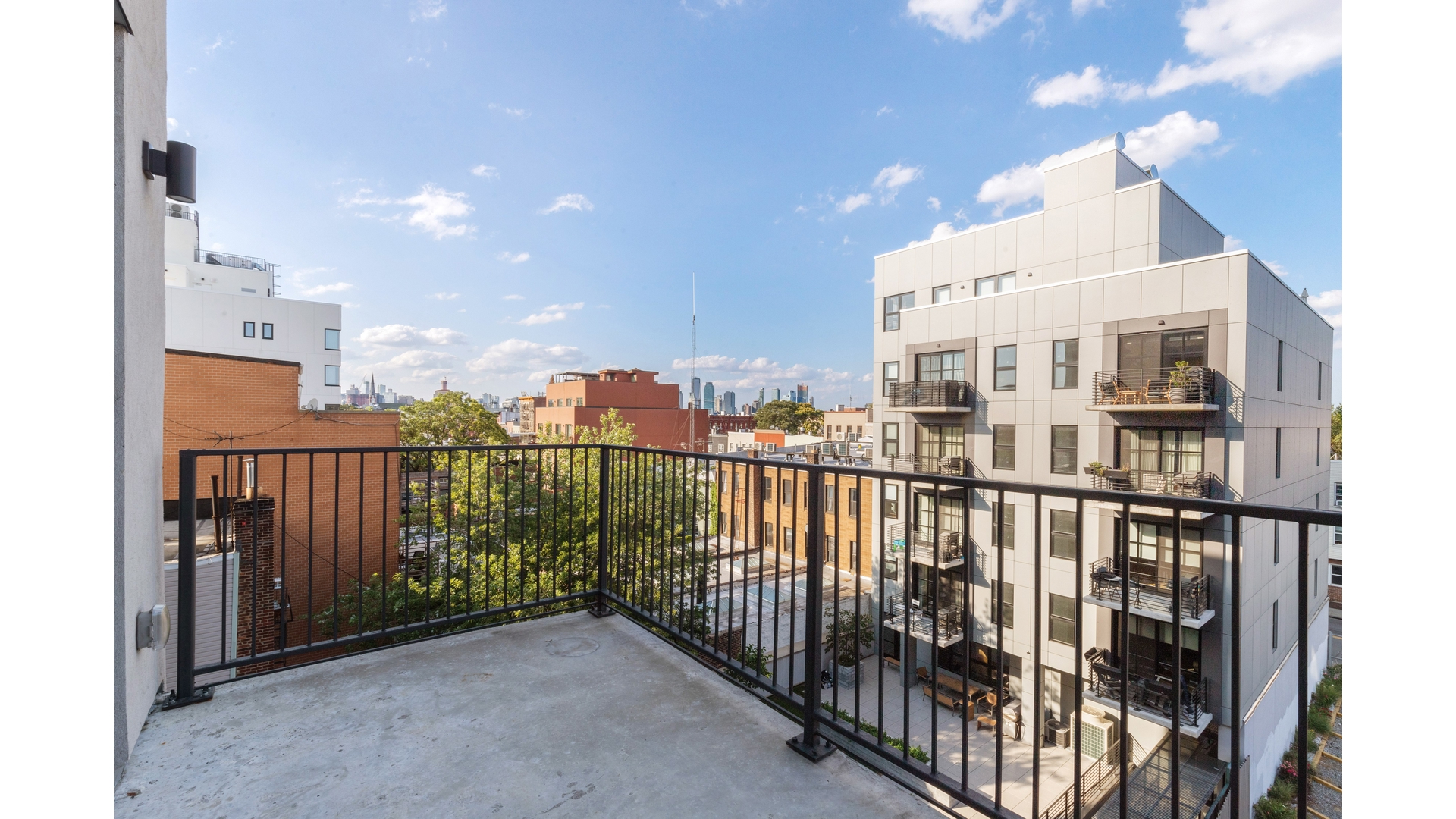 Listing photo 1 of 5