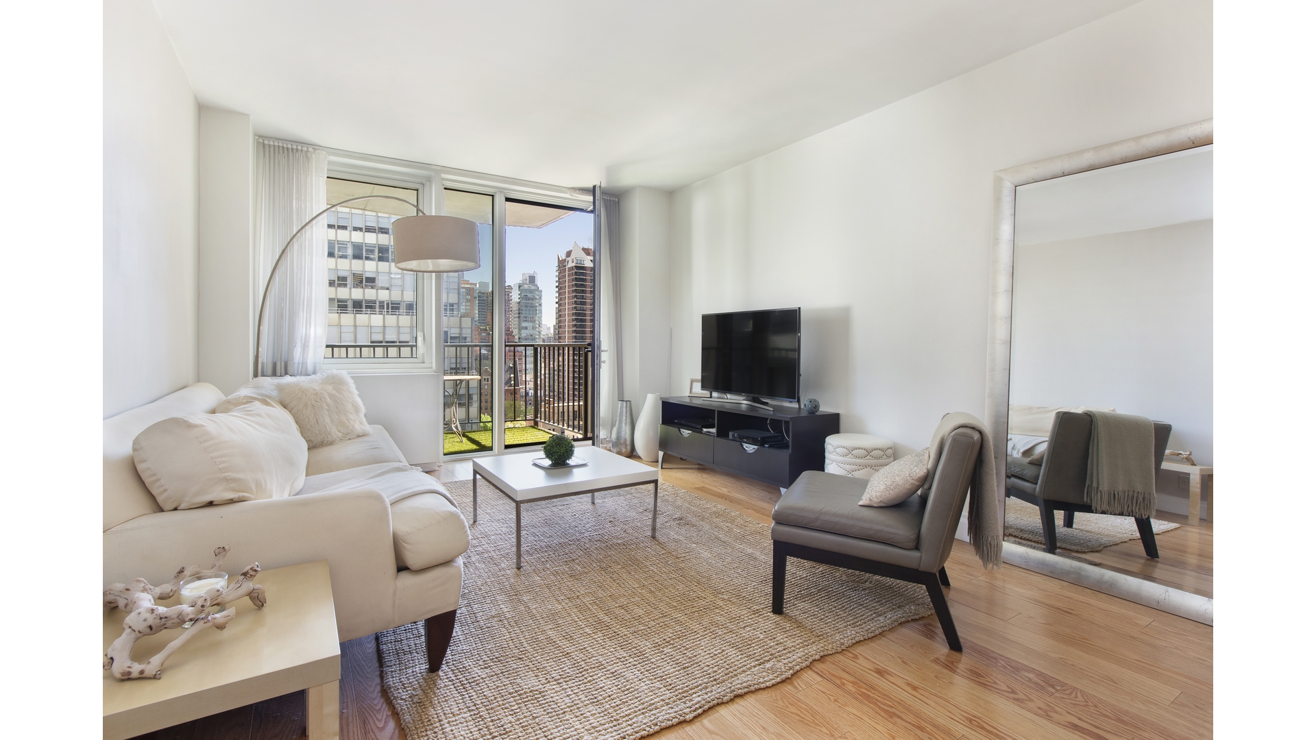 Listing photo 1 of 5