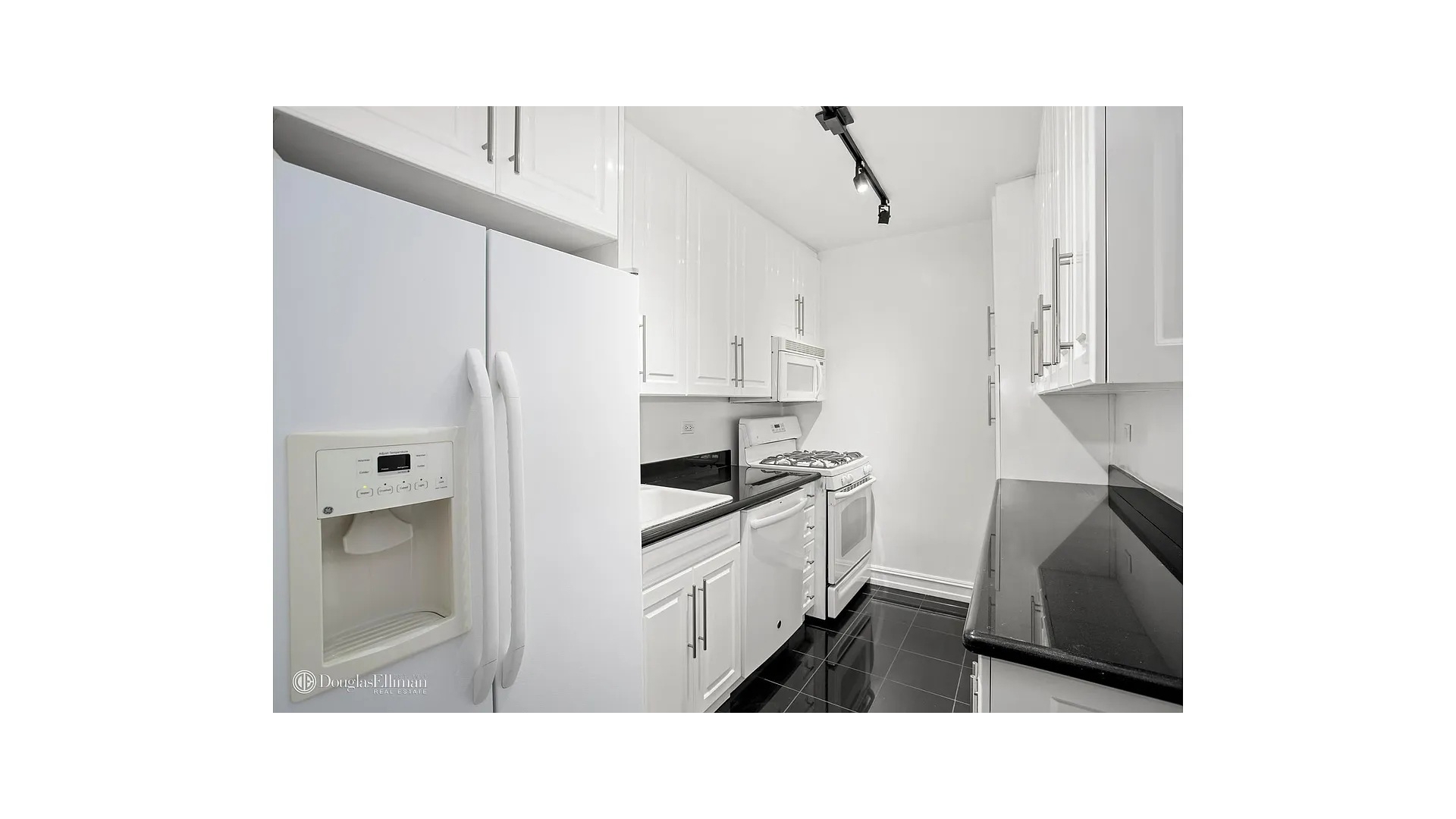 Listing photo 1 of 4