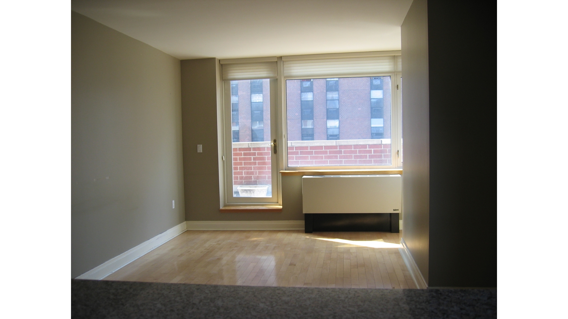 Listing photo 1 of 4