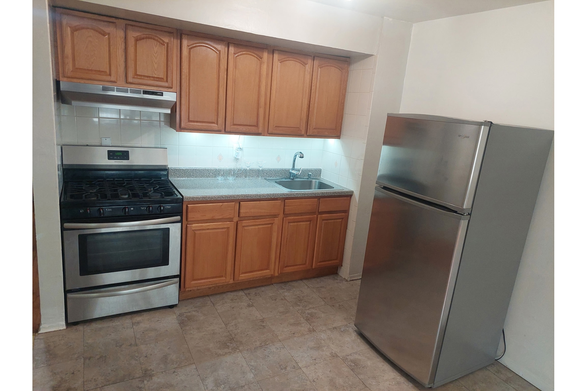 Listing photo 1 of 4