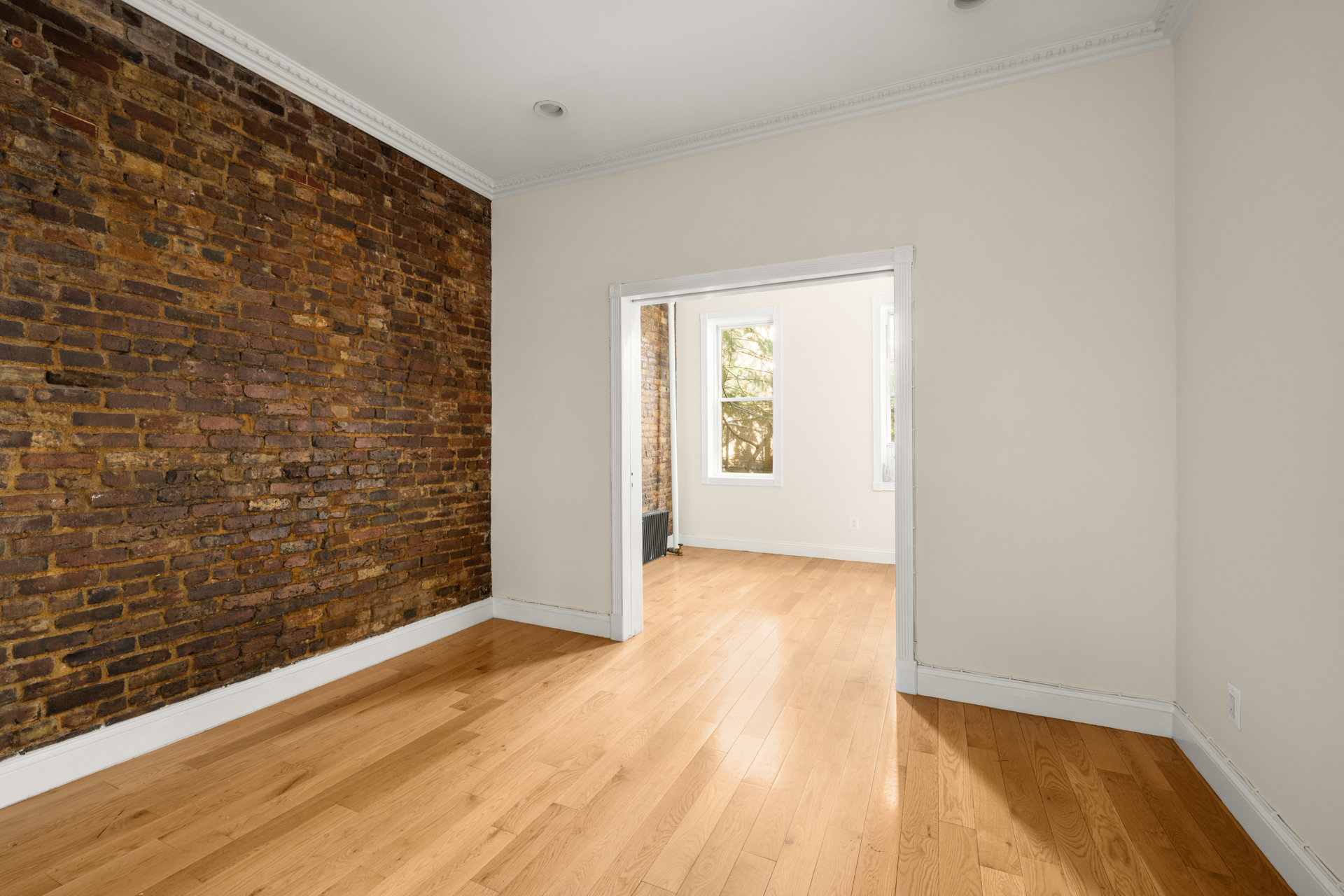 Listing photo 1 of 5