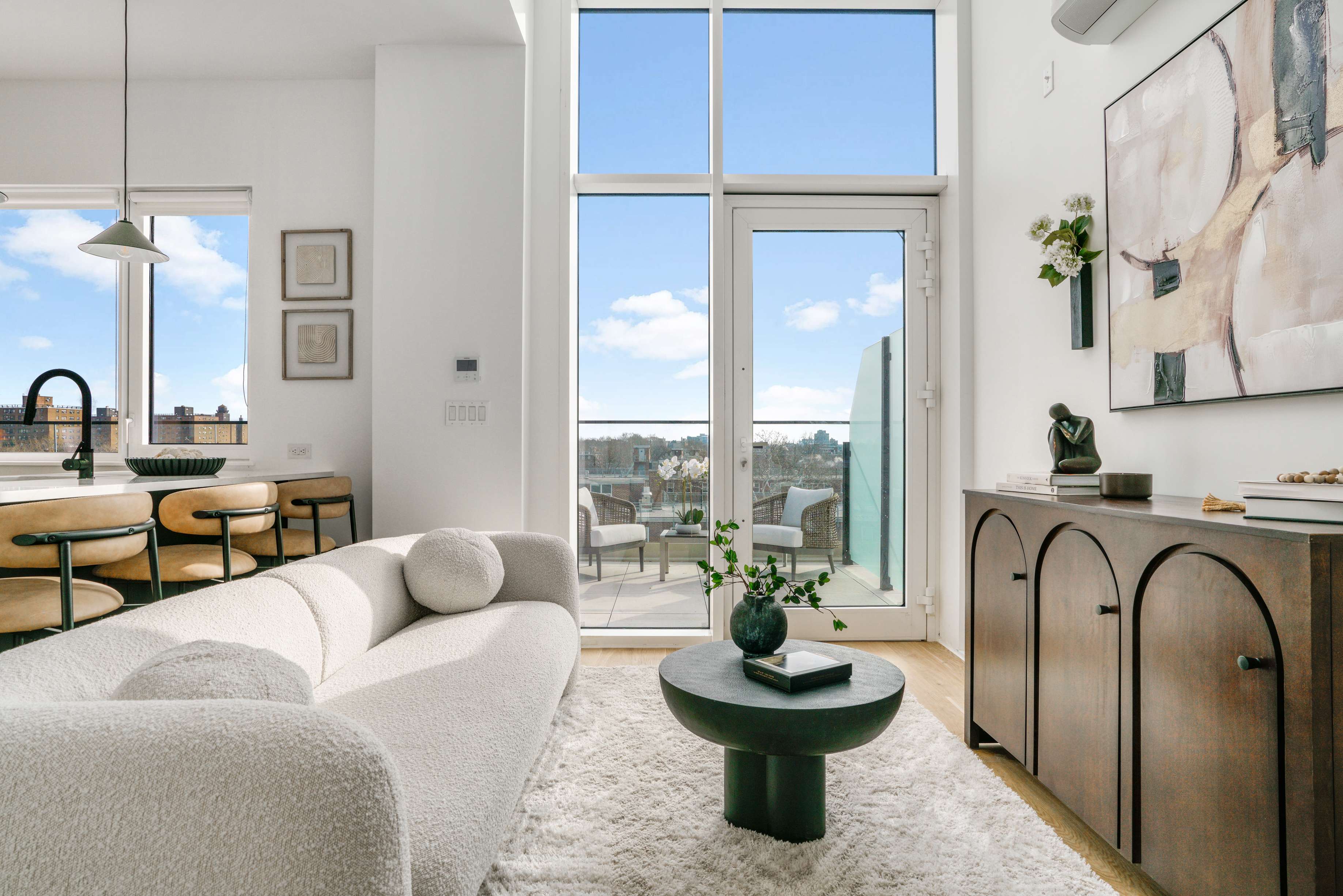 Listing photo 1 of 8