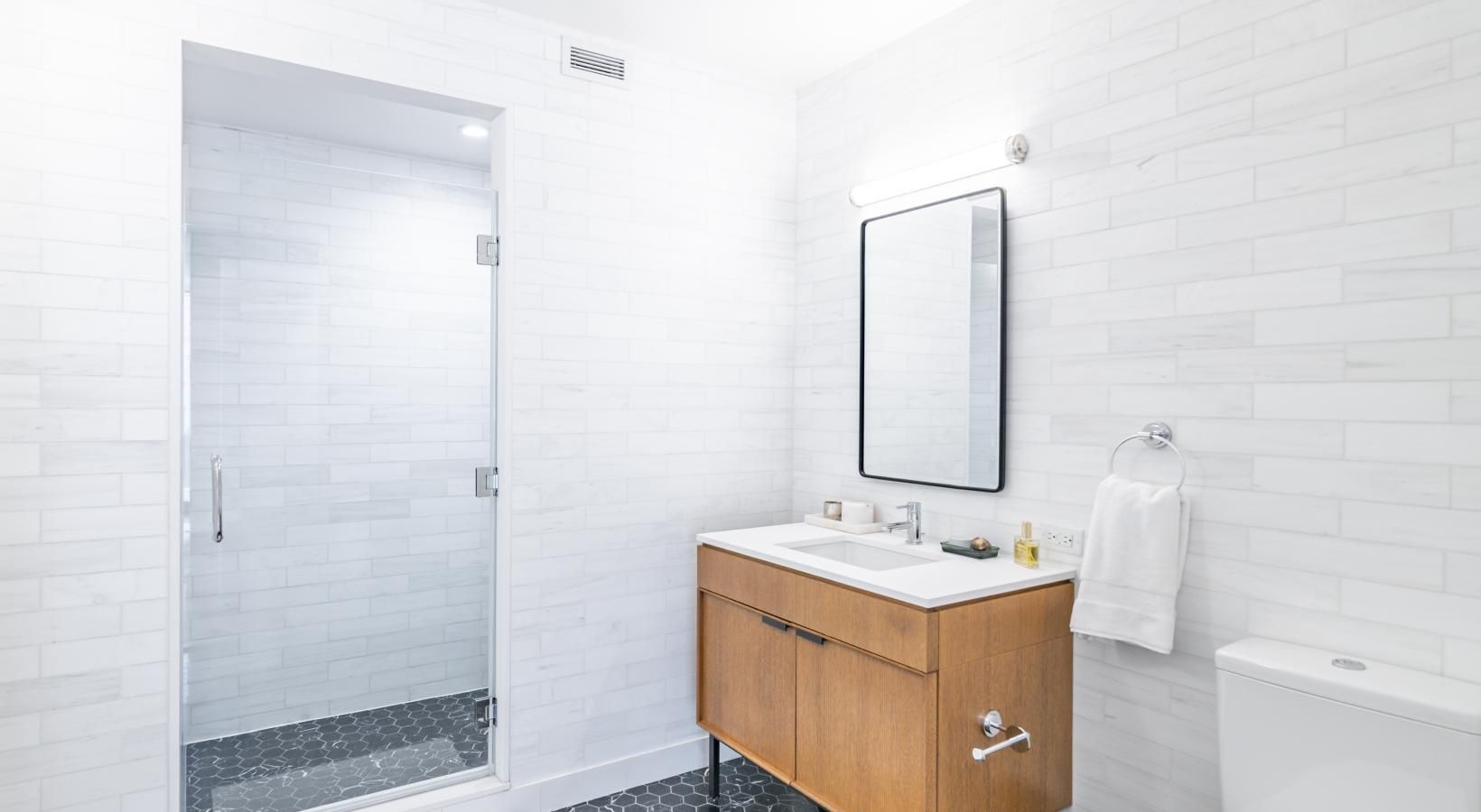 Listing photo 1 of 8