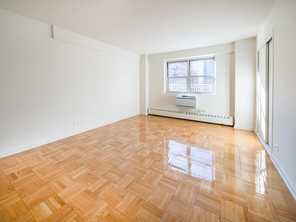 Listing photo 1 of 6