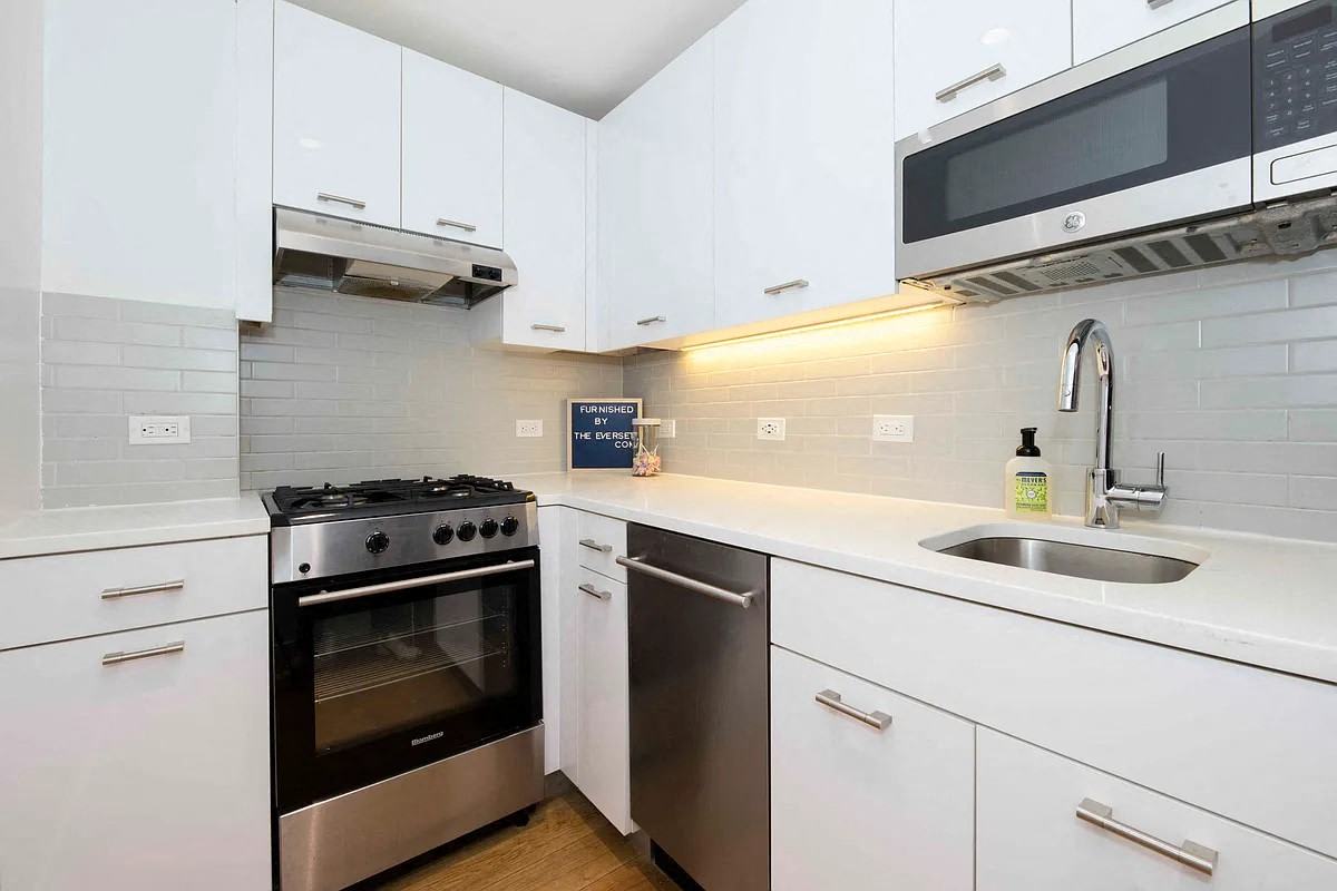 Listing photo 1 of 11