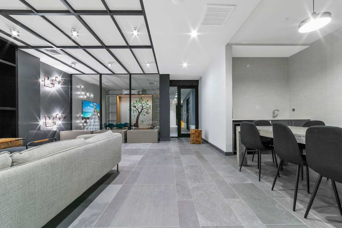 Listing photo 1 of 5