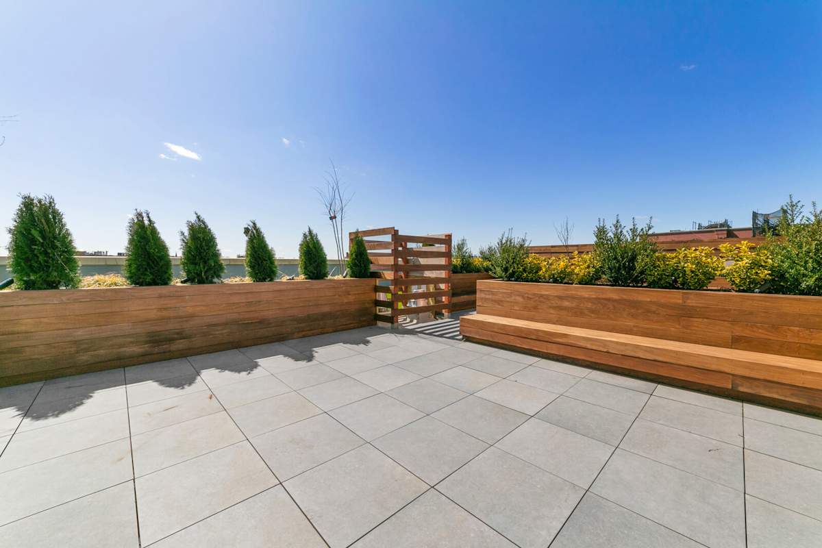 Listing photo 1 of 5