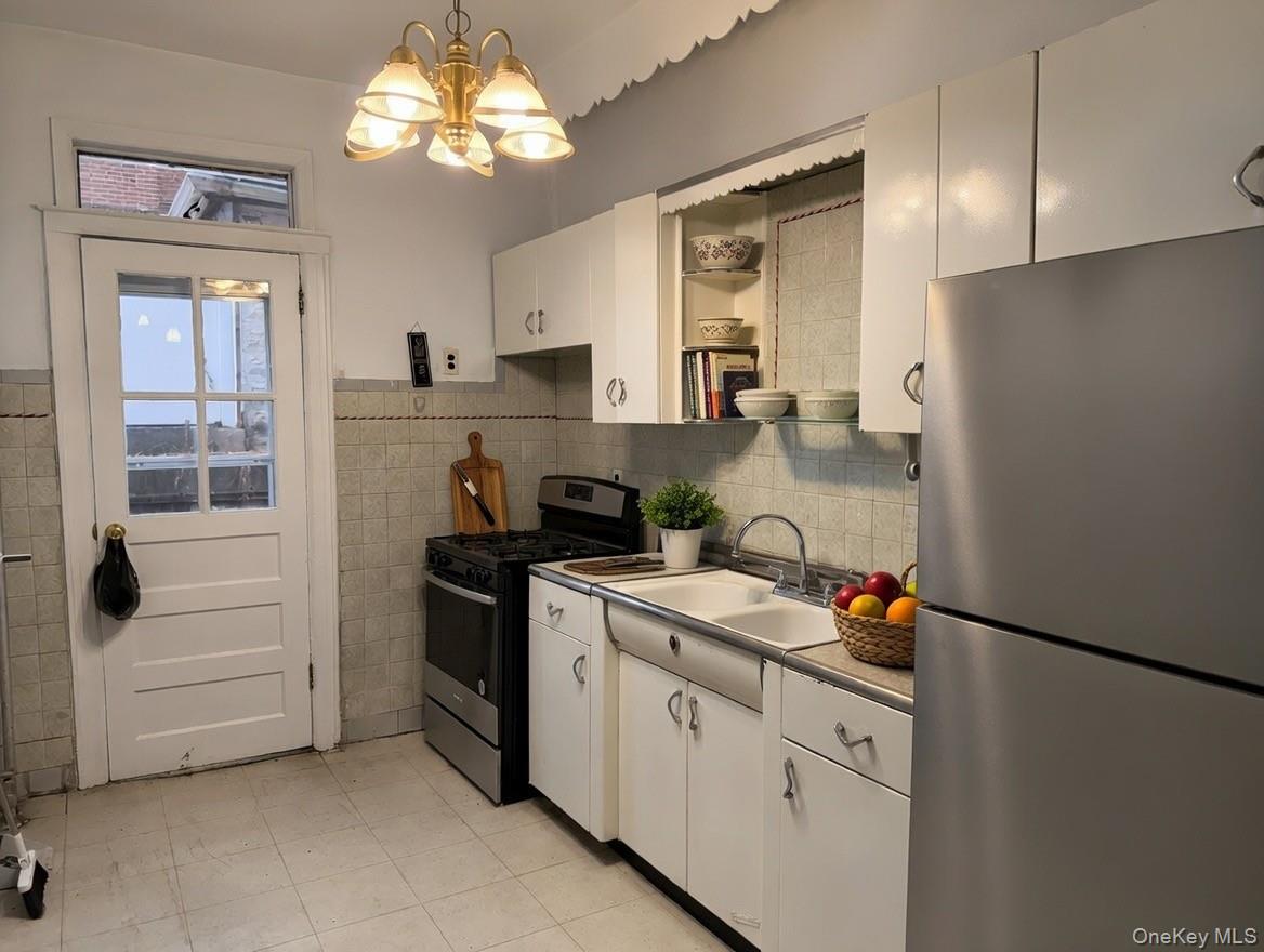 Listing photo 1 of 5
