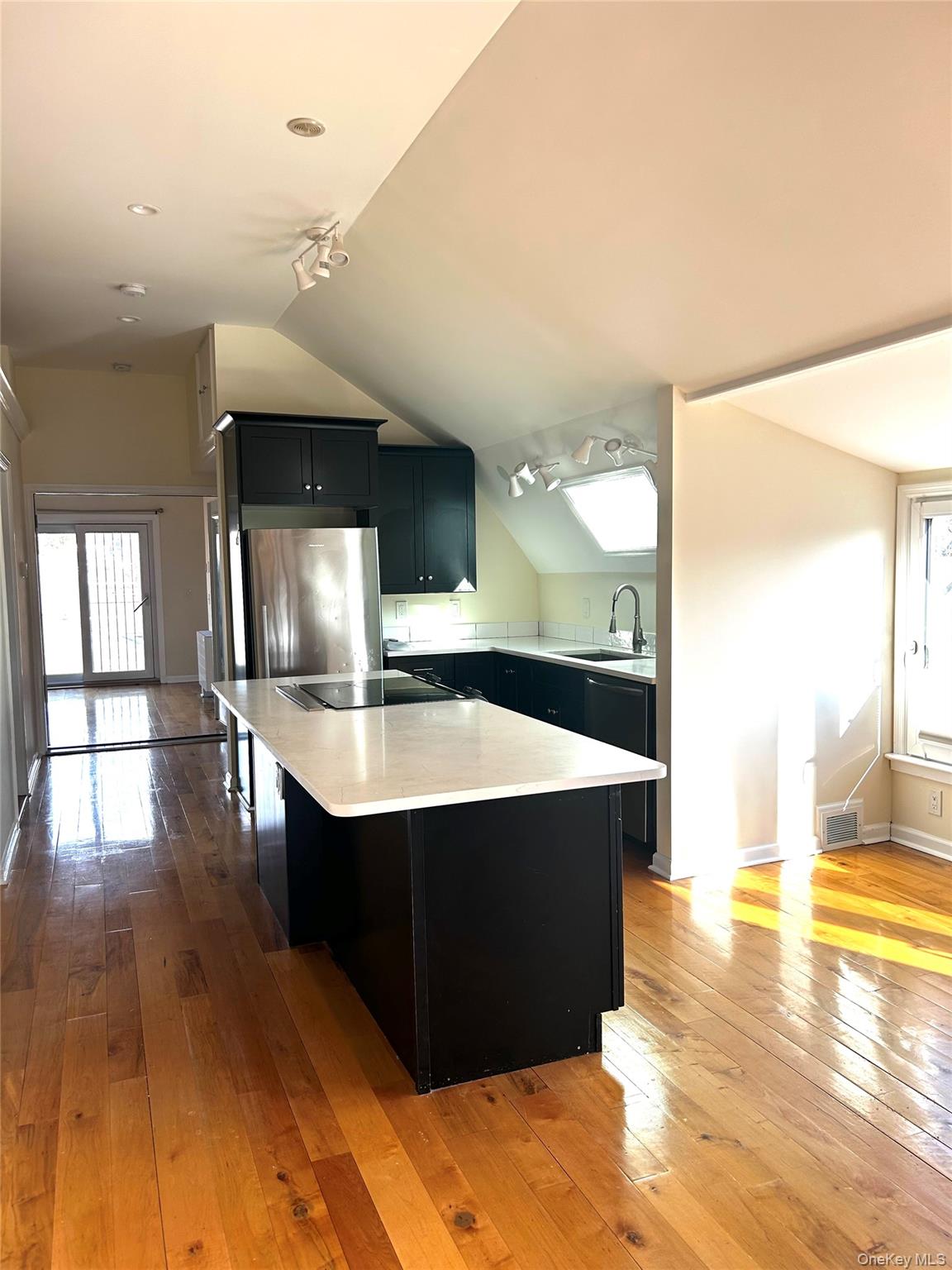 Listing photo 1 of 5