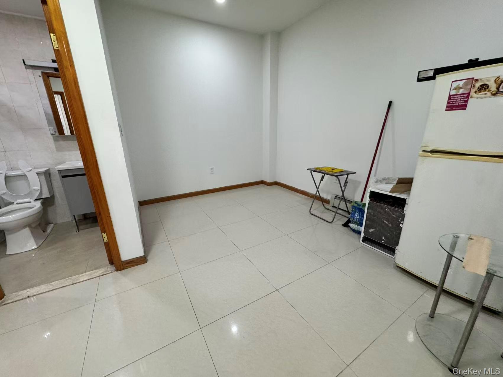 Listing photo 1 of 2
