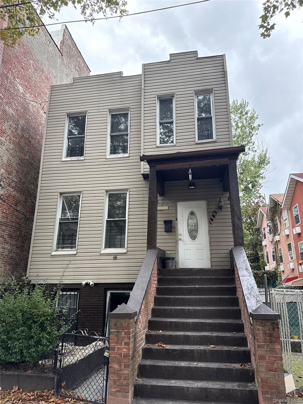 Listing photo 1 of 5