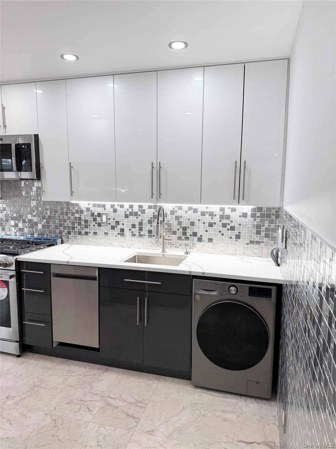 Listing photo 1 of 5