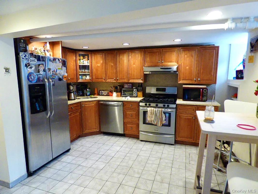 Listing photo 1 of 5