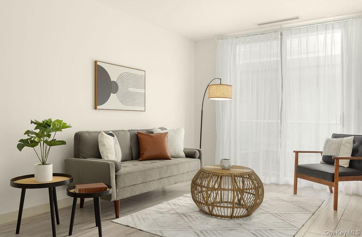 Listing photo 1 of 4