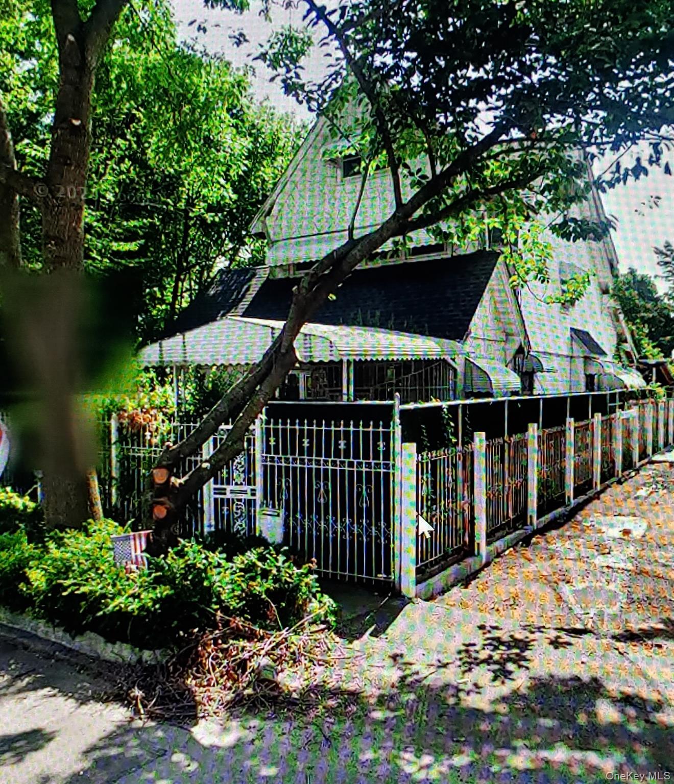 Listing photo 1 of 5