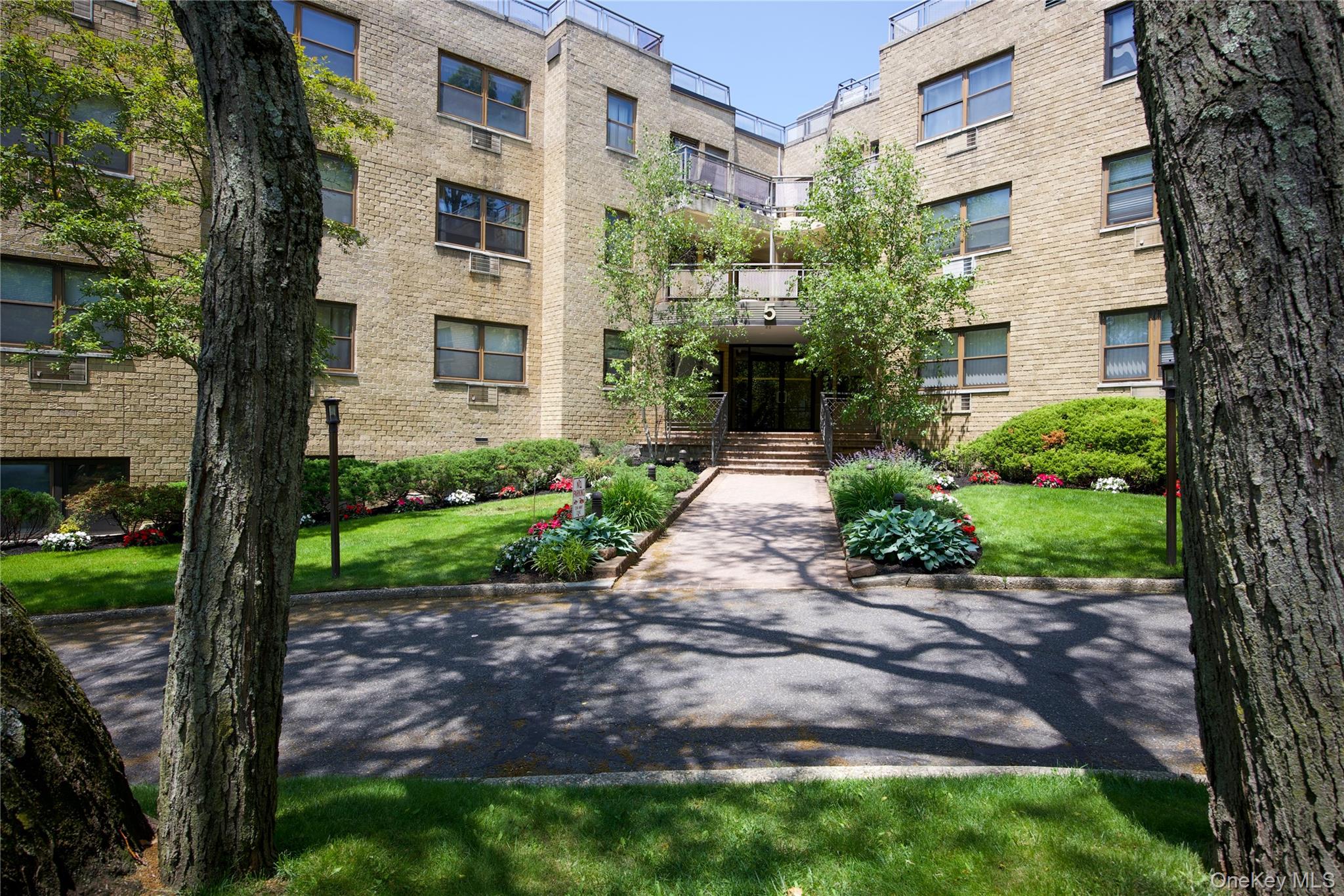 Listing photo 1 of 3