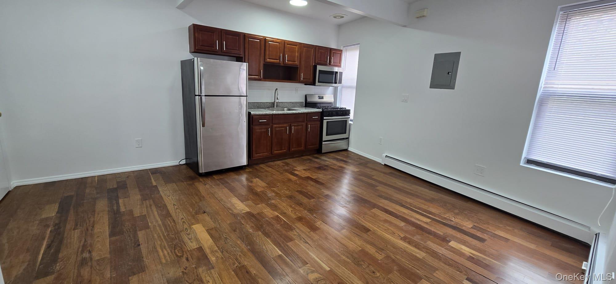 Listing photo 1 of 5