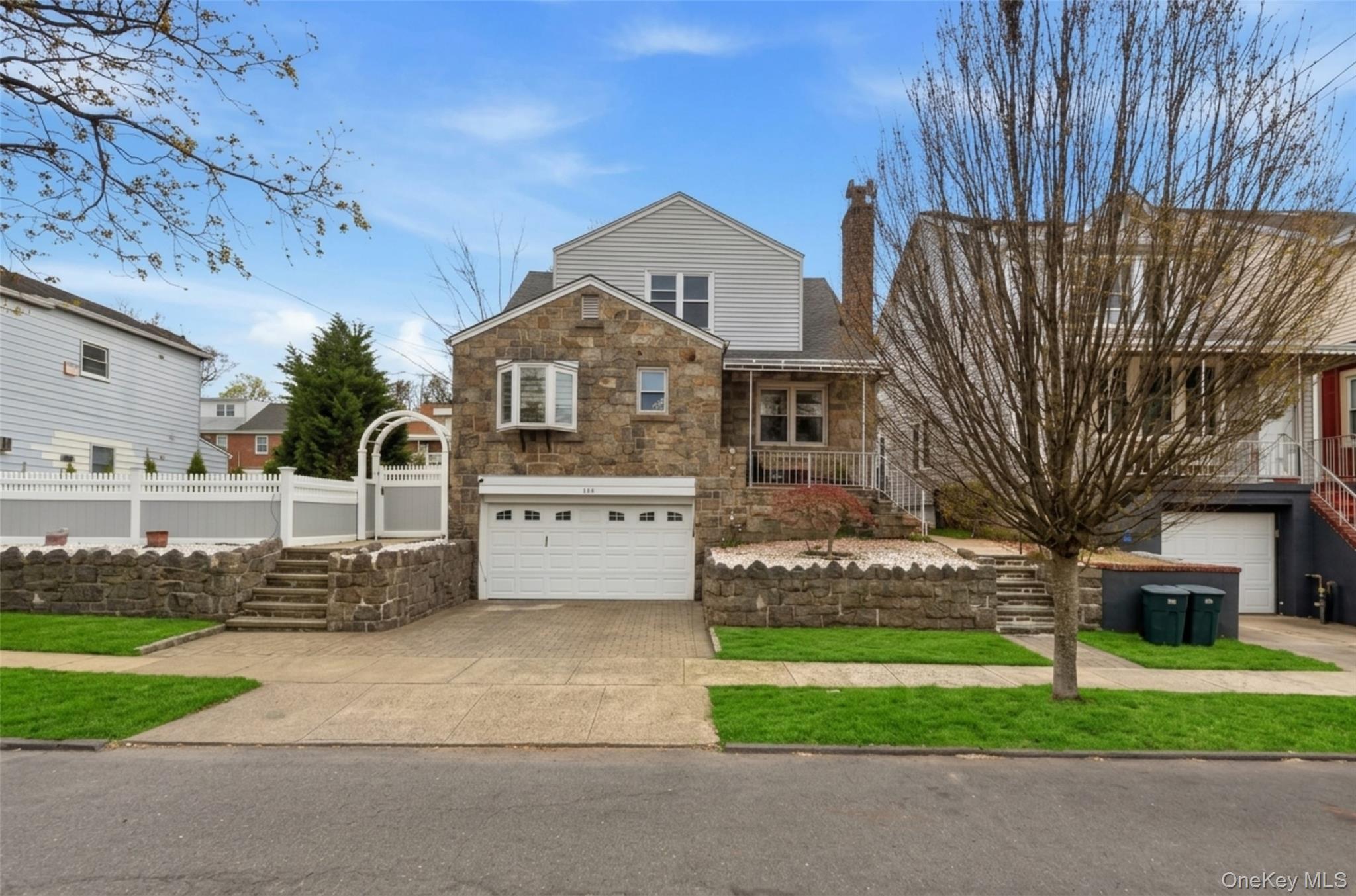 Listing photo 1 of 5