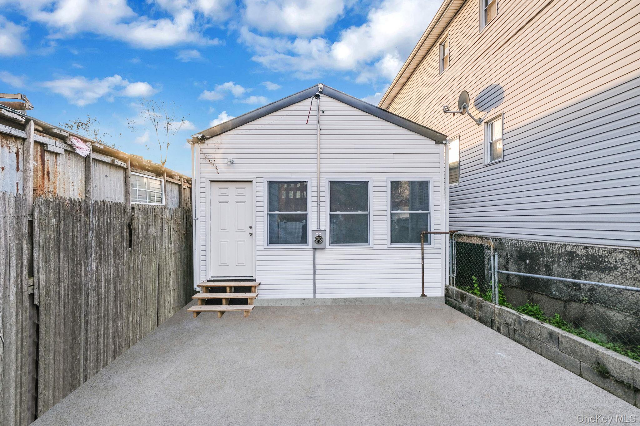 Listing photo 1 of 5