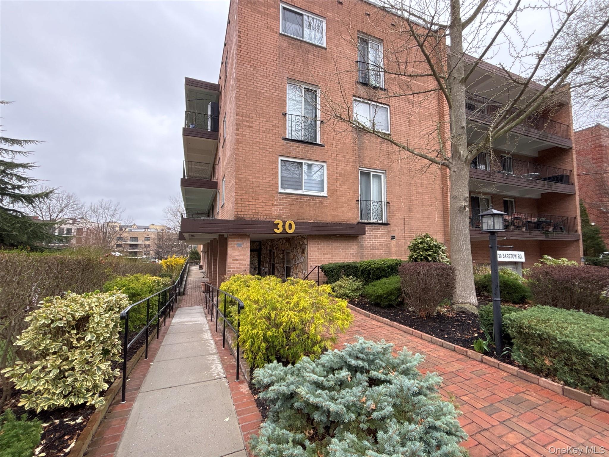 Listing photo 1 of 5