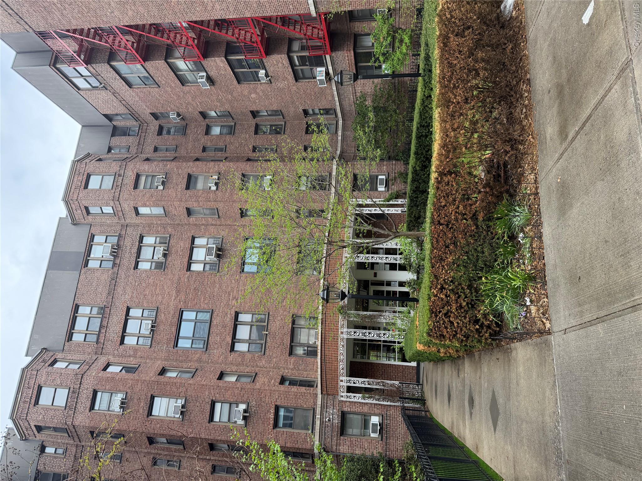 Listing photo 1 of 5