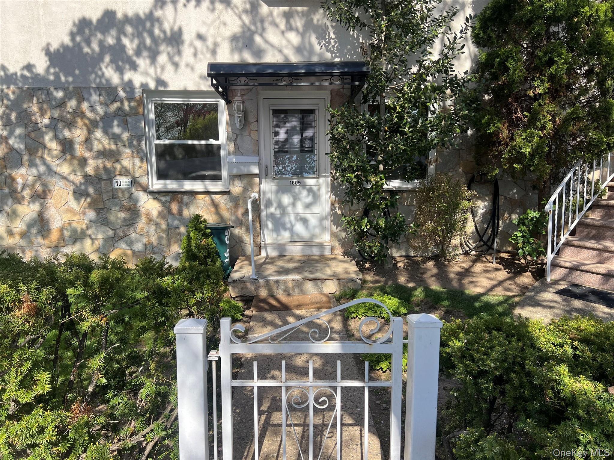 Listing photo 1 of 5