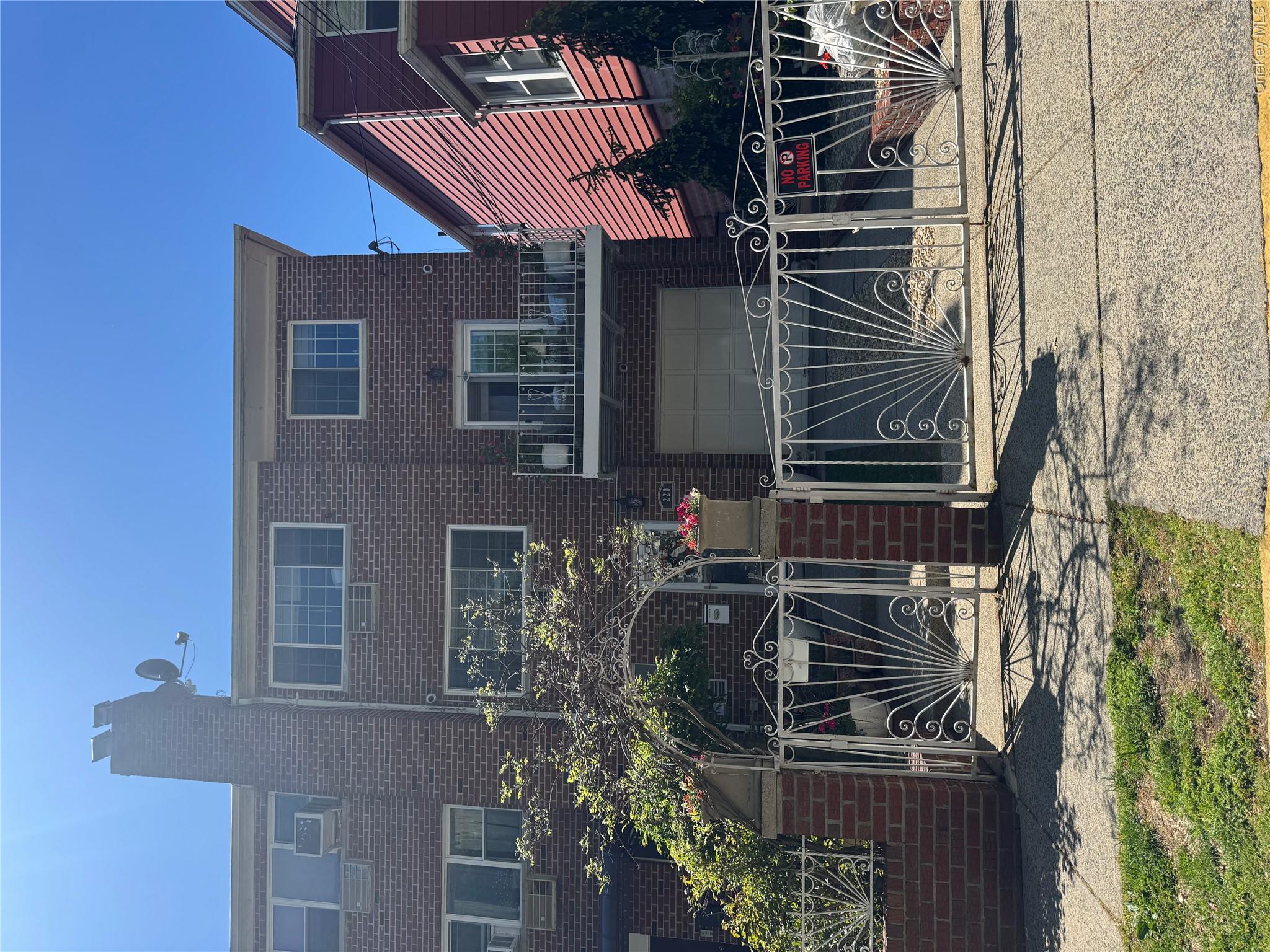 Listing photo 1 of 5