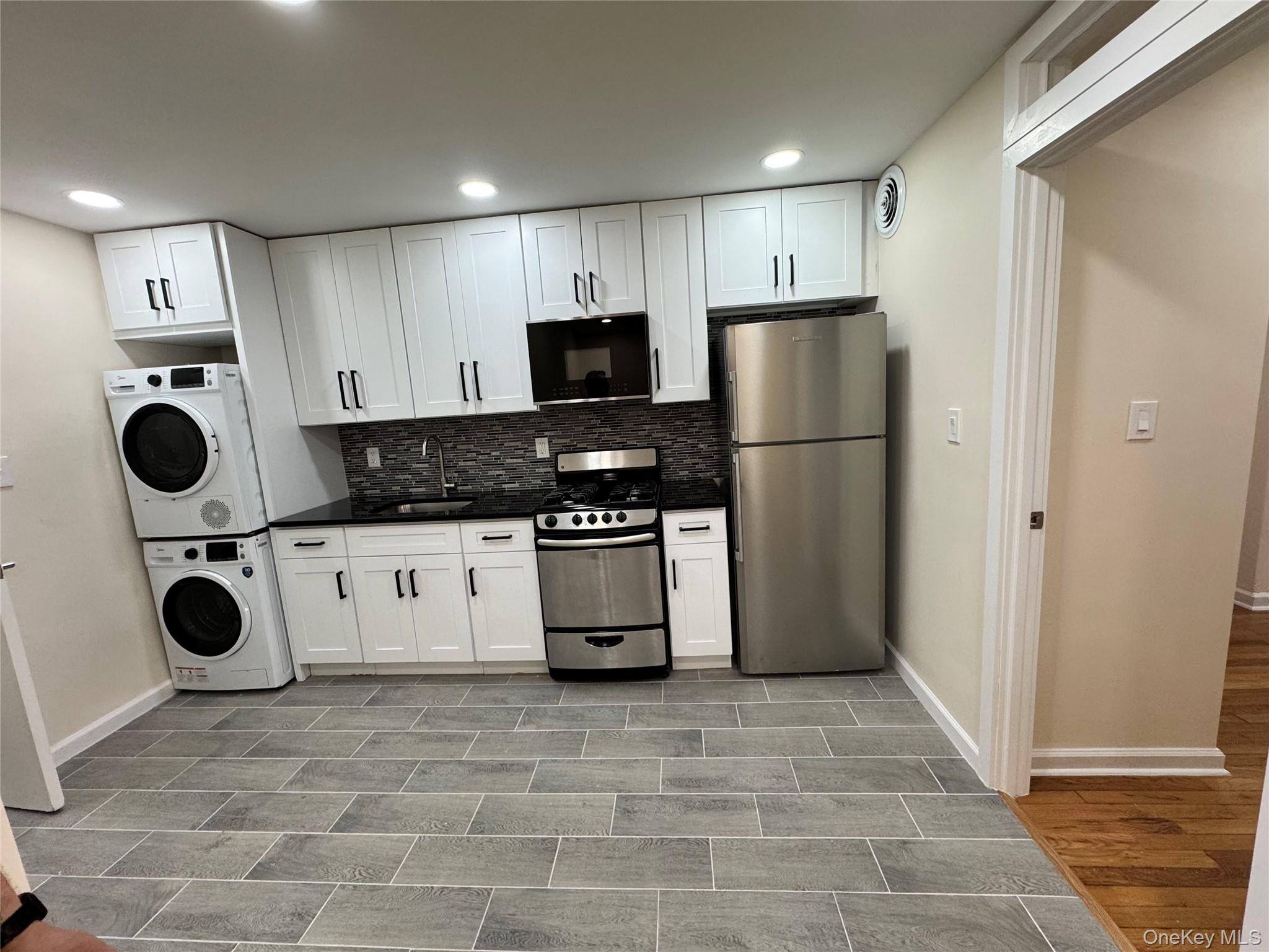 Listing photo 1 of 5