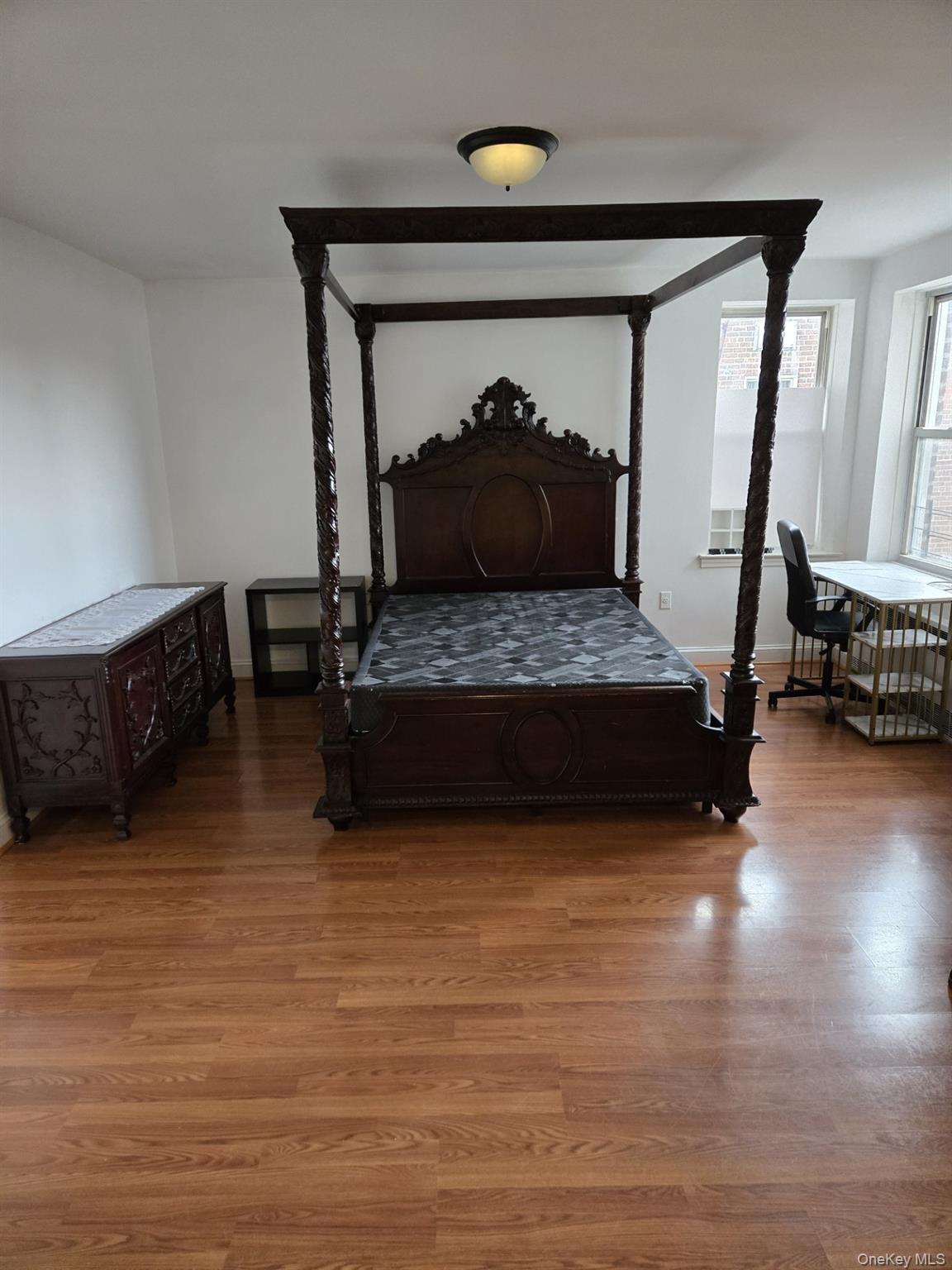 Listing photo 1 of 5