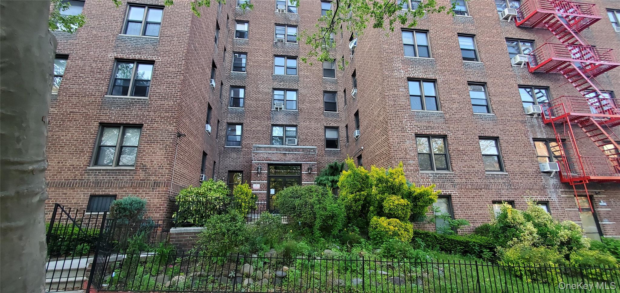 Listing photo 1 of 5