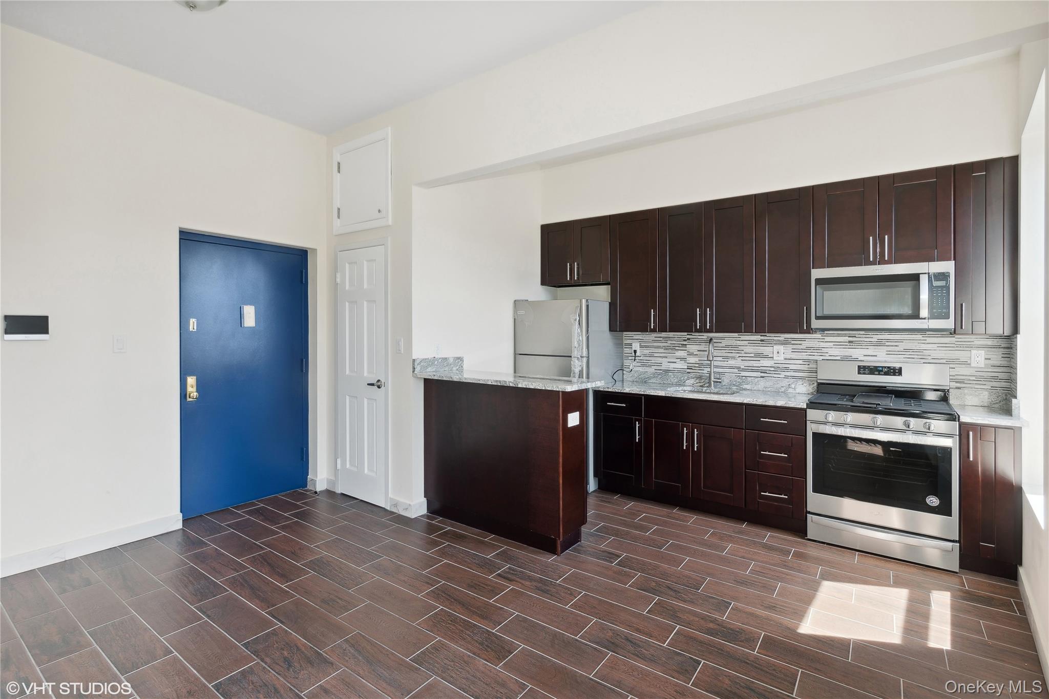 Listing photo 1 of 5