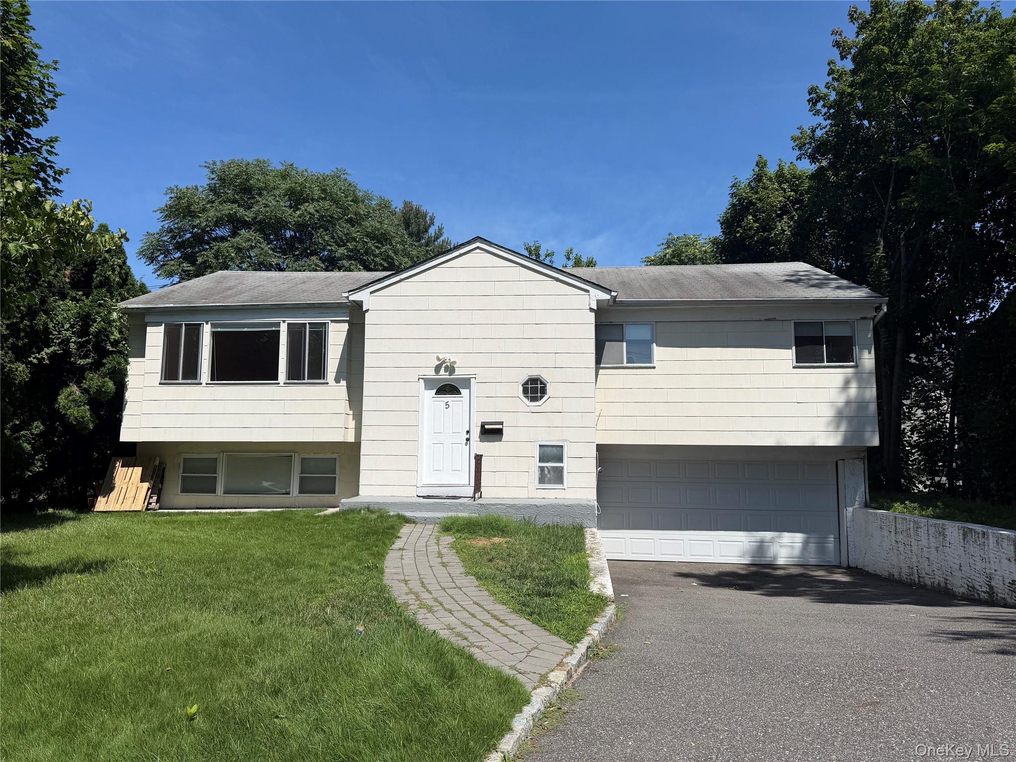 Listing photo 1 of 5