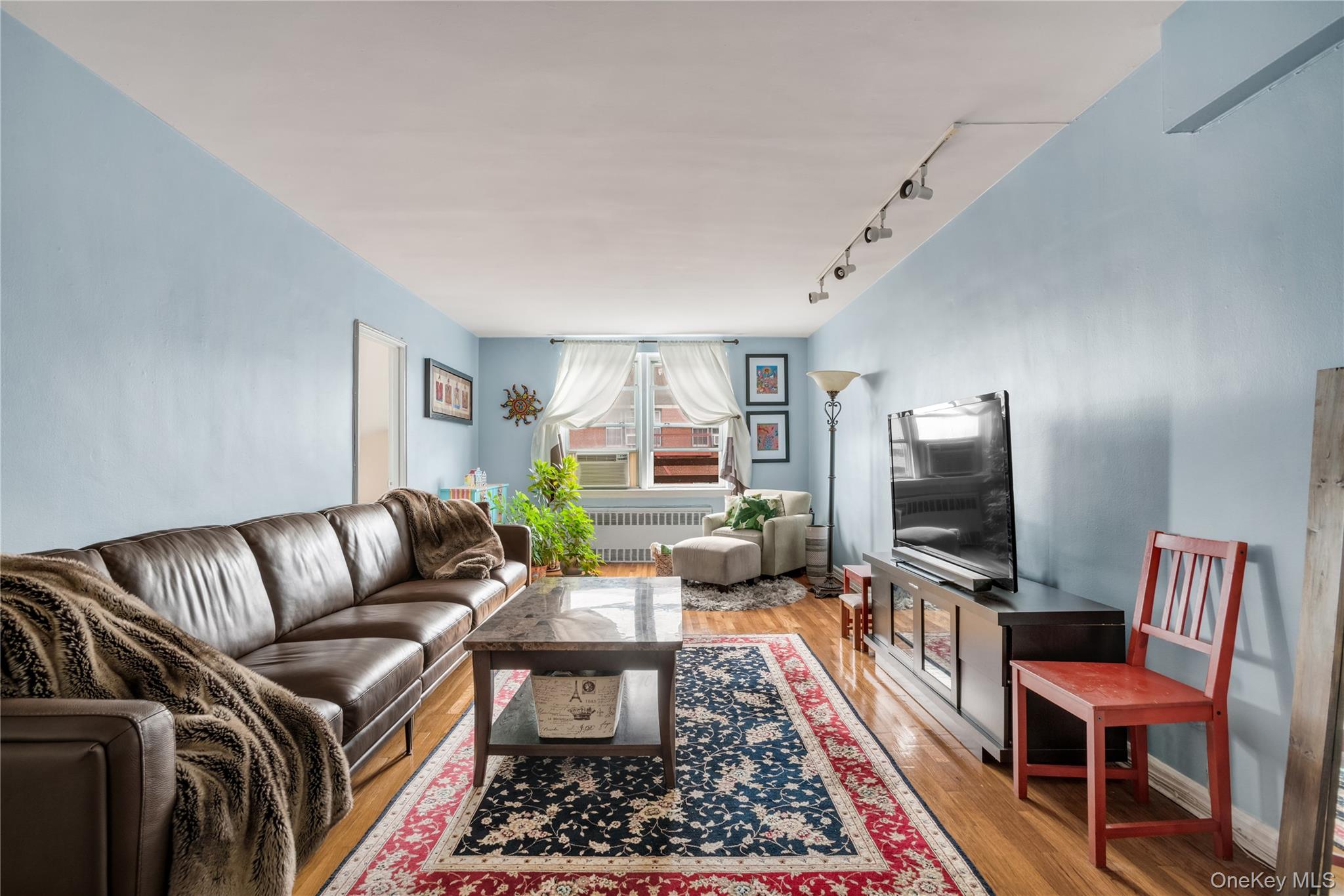 Listing photo 1 of 5