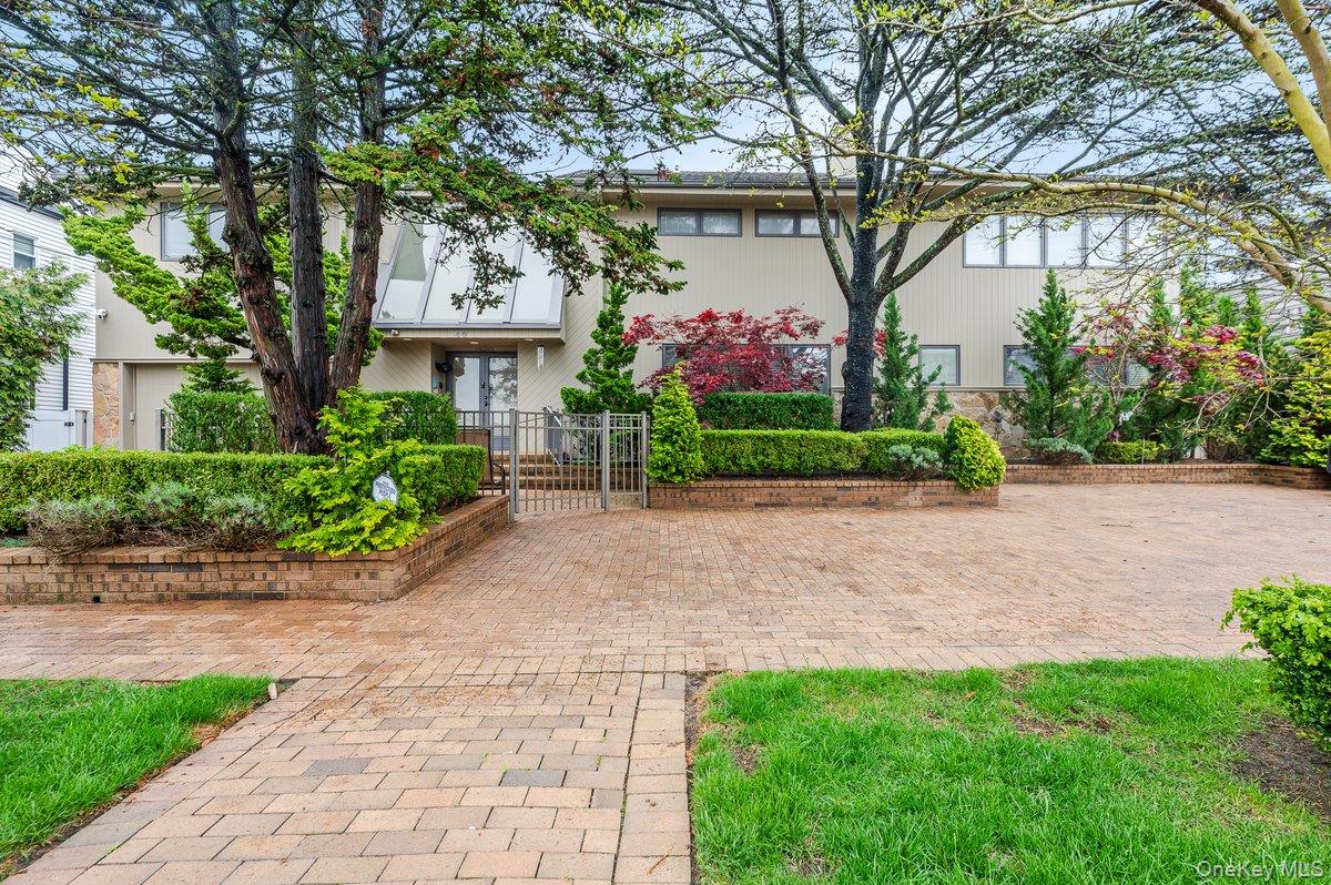 Listing photo 1 of 5