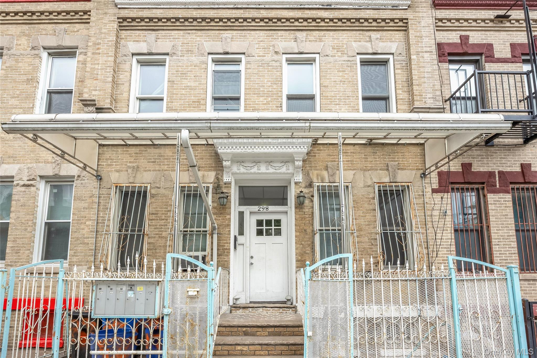 Listing photo 1 of 5