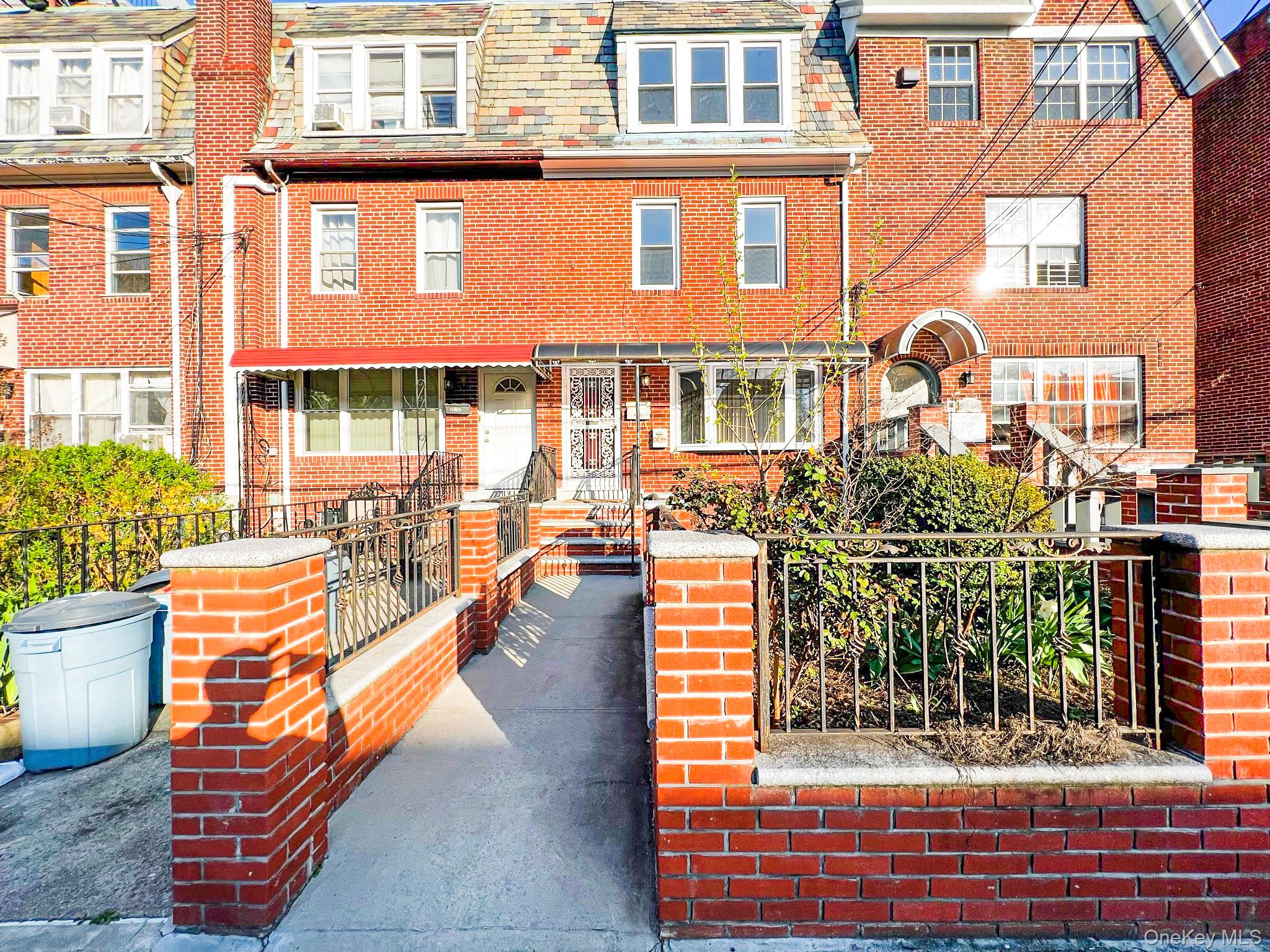 Listing photo 1 of 5