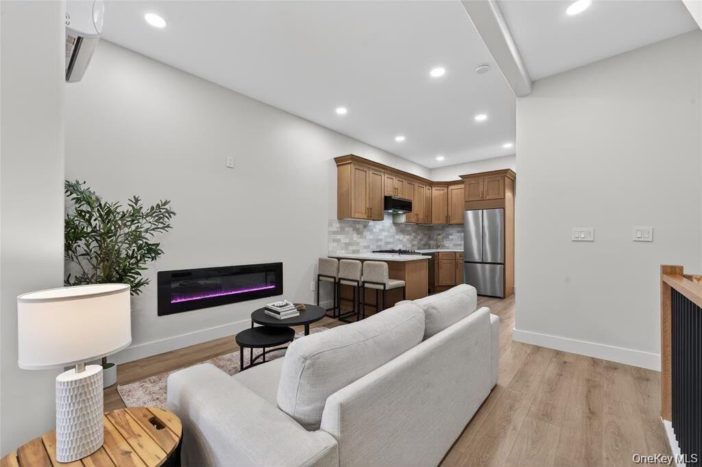 Listing photo 1 of 5