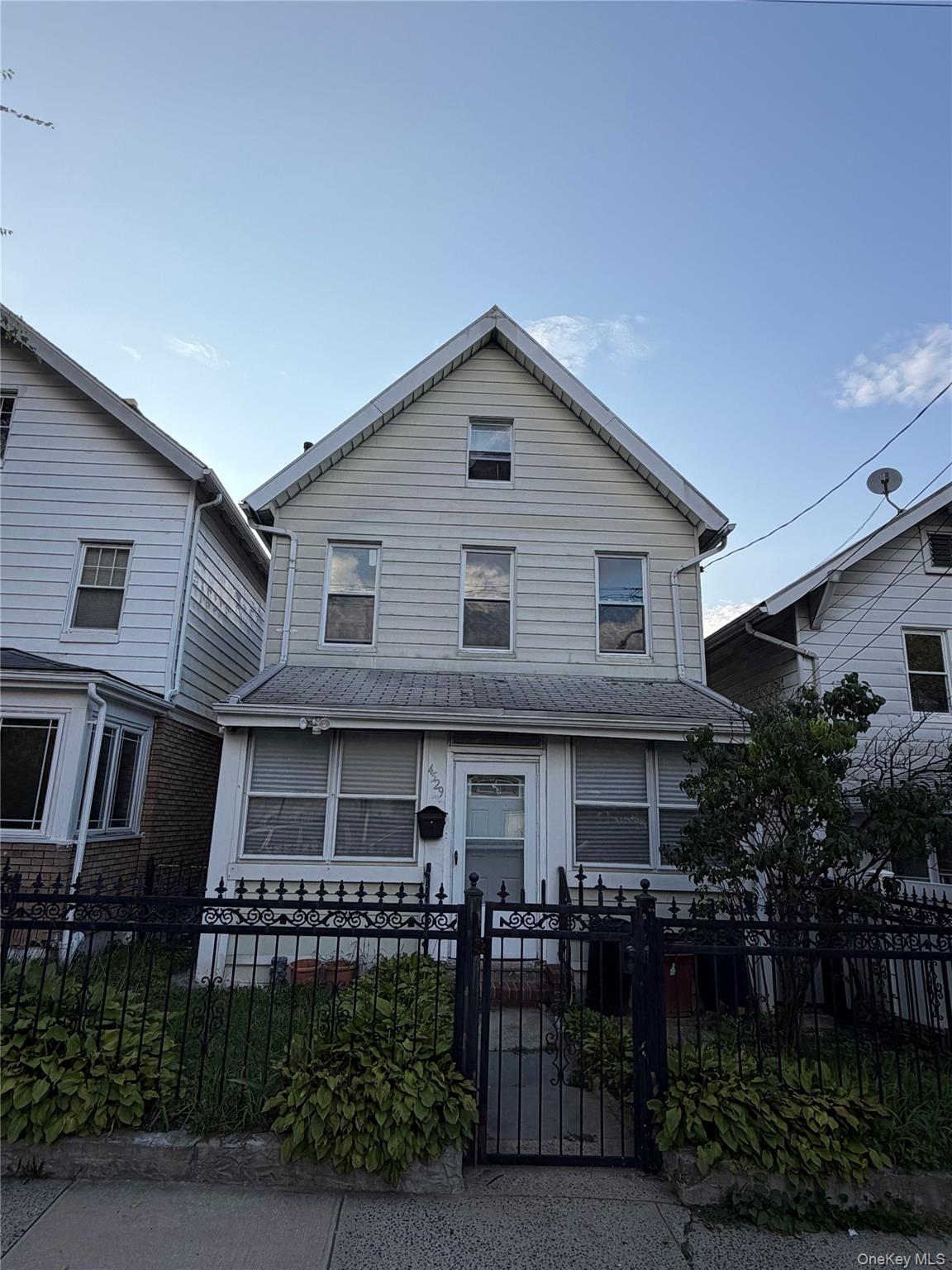 Listing photo 1 of 5