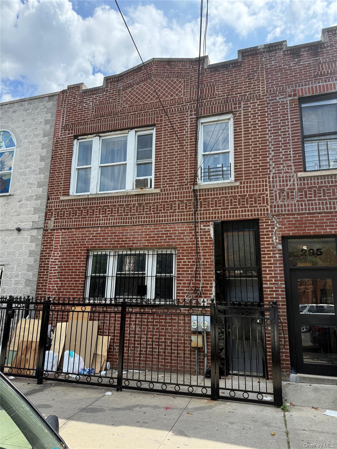 Listing photo 1 of 5