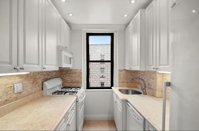 Listing photo 1 of 5