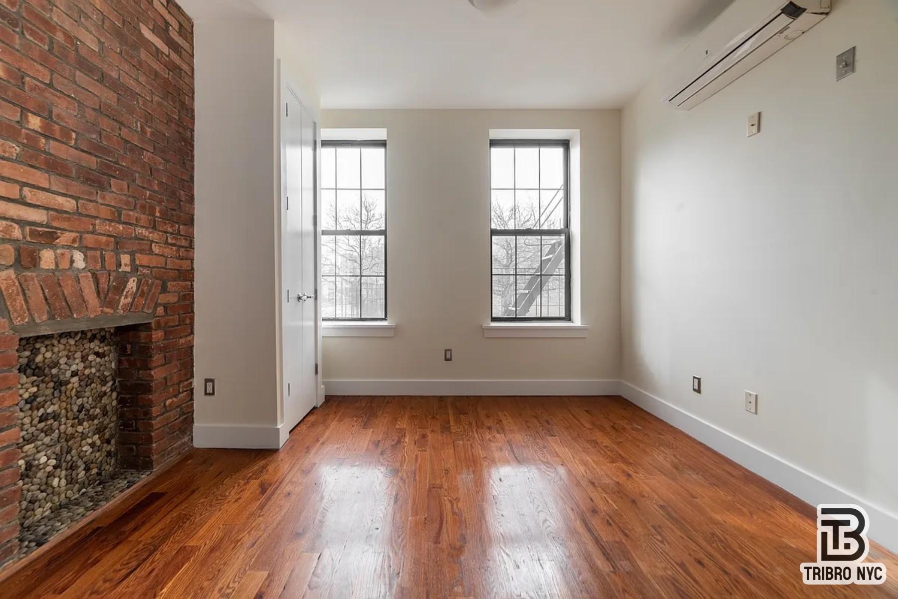Listing photo 1 of 5