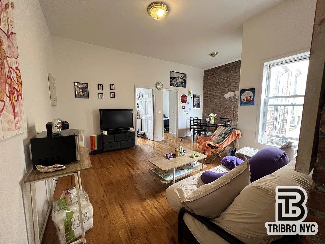 Listing photo 1 of 5