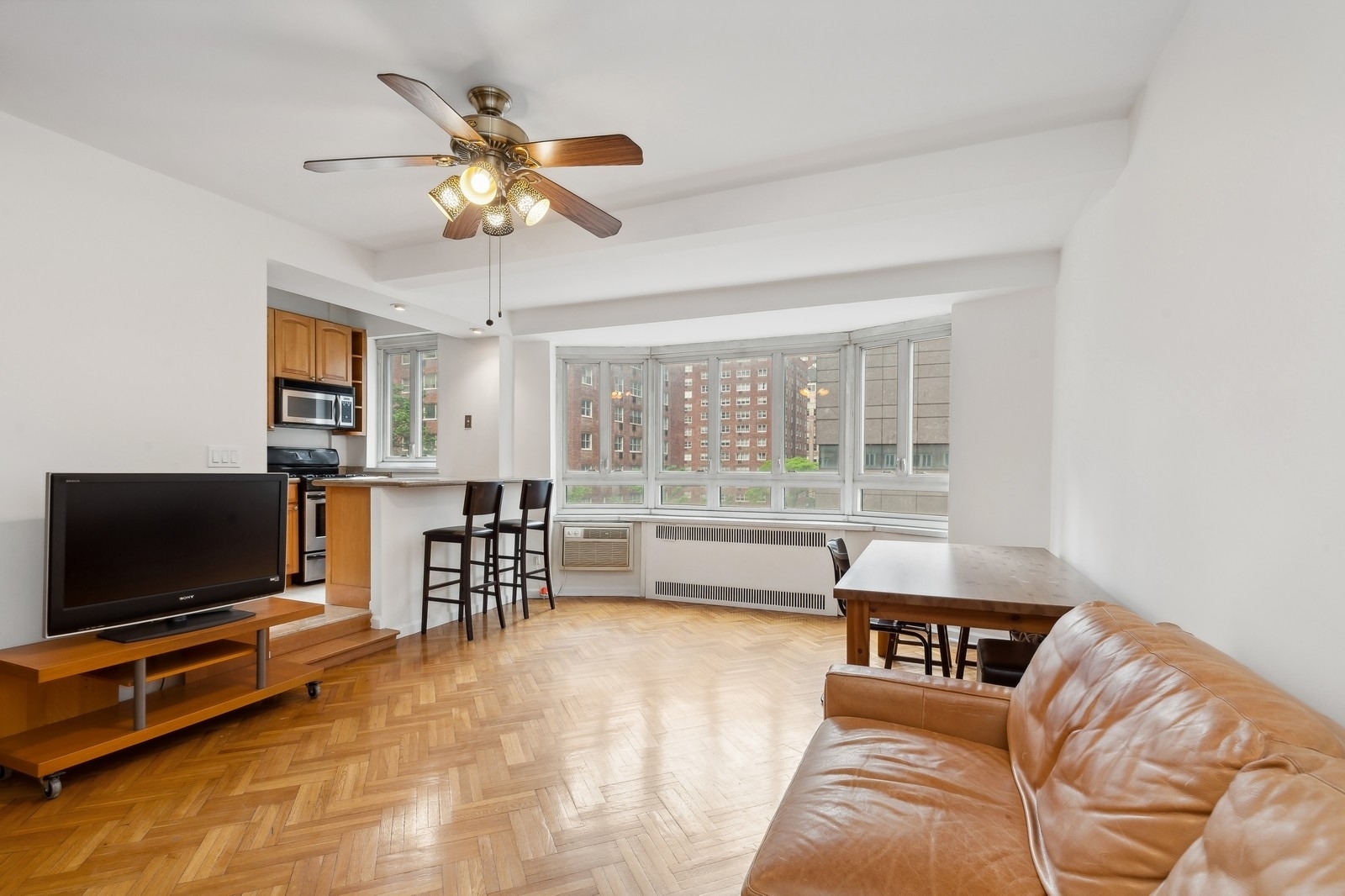 Listing photo 1 of 5