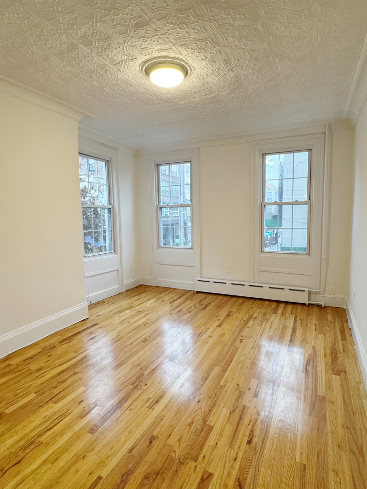 Listing photo 1 of 5