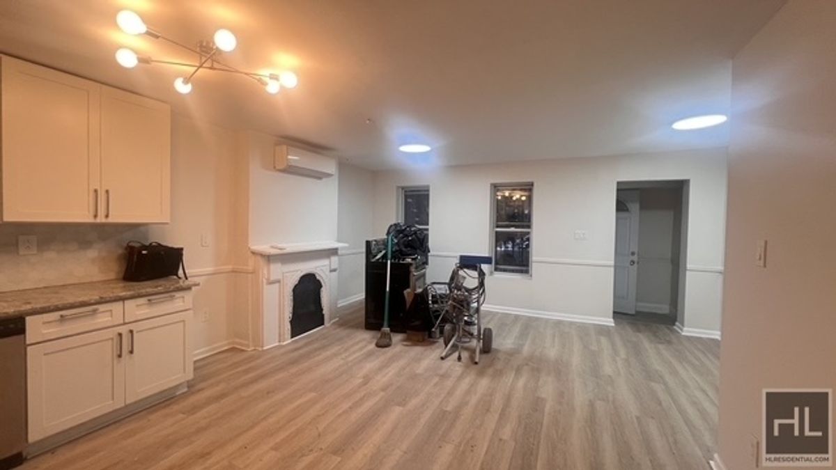 Listing photo 1 of 5