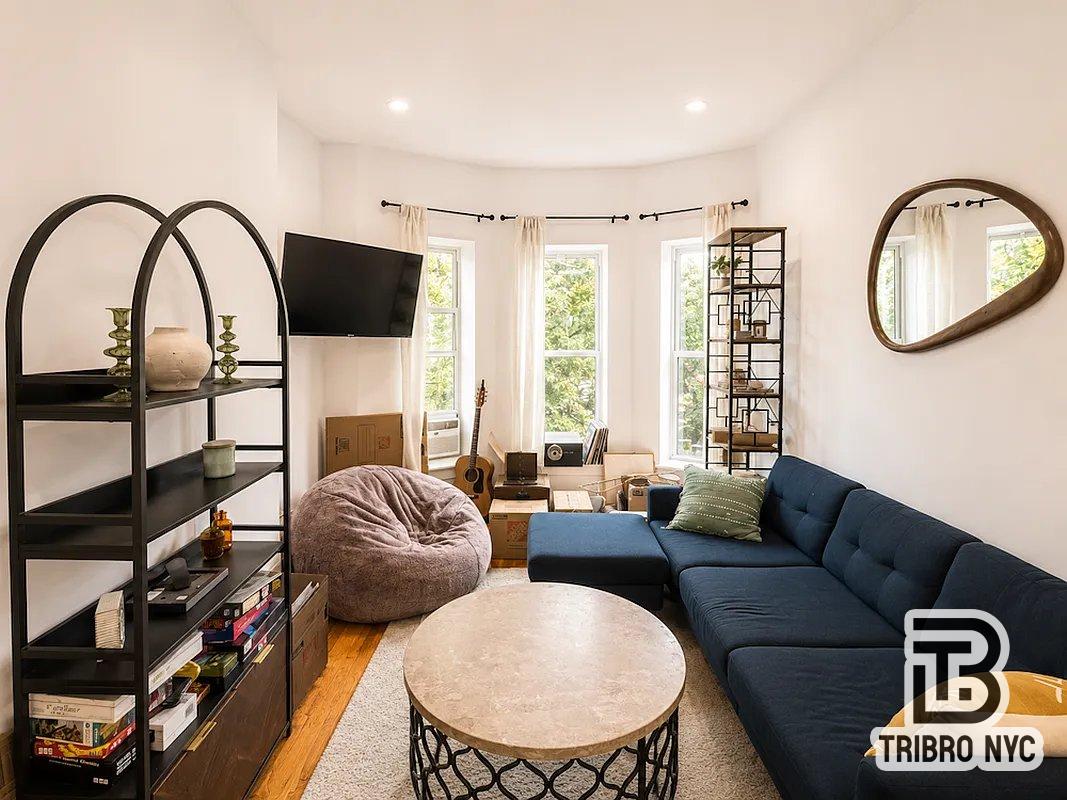 Listing photo 1 of 5