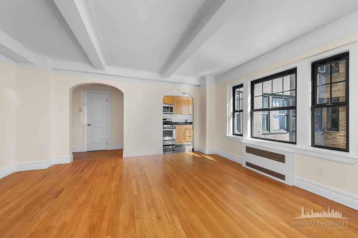 Listing photo 1 of 5