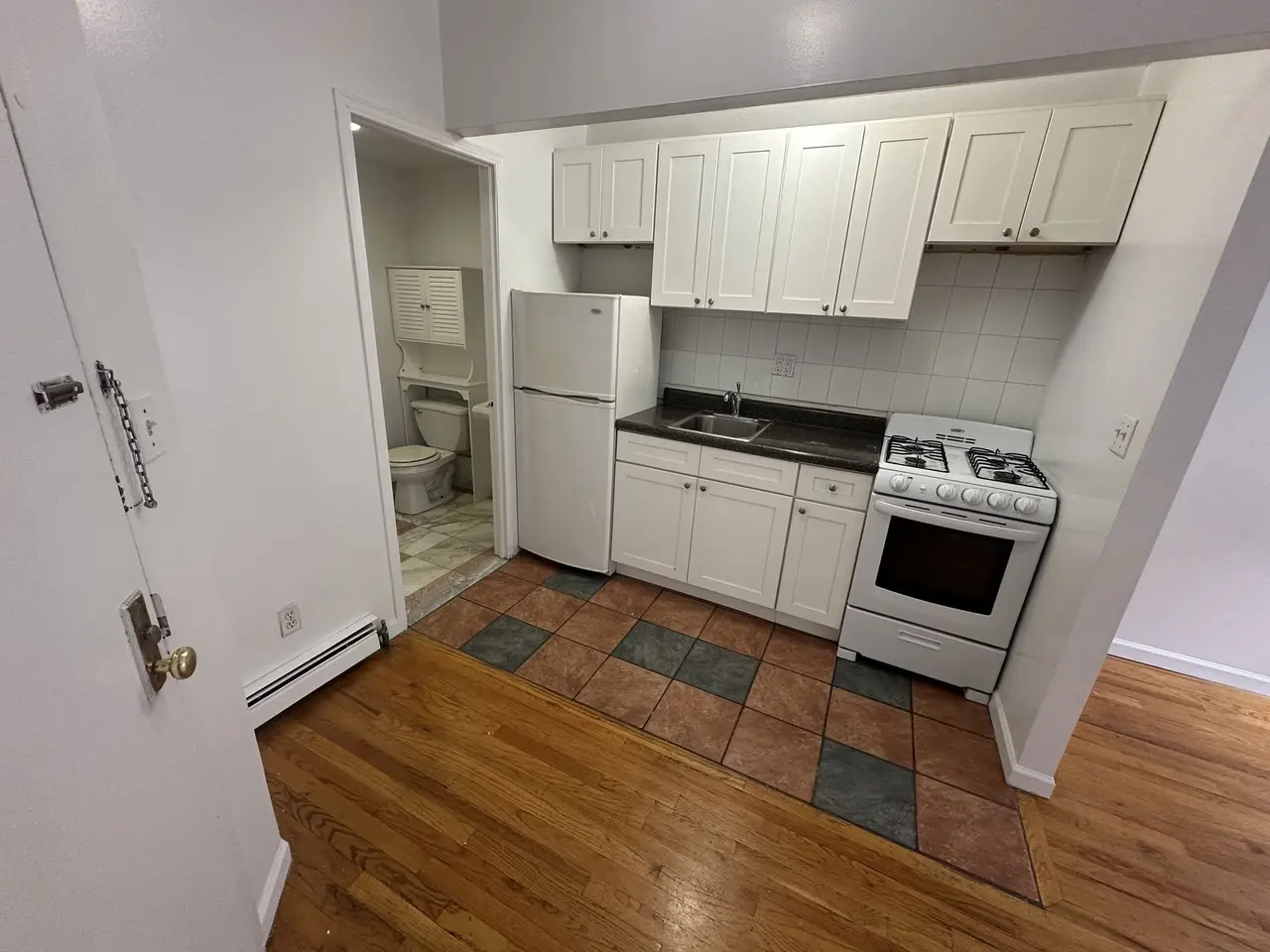 Listing photo 1 of 9