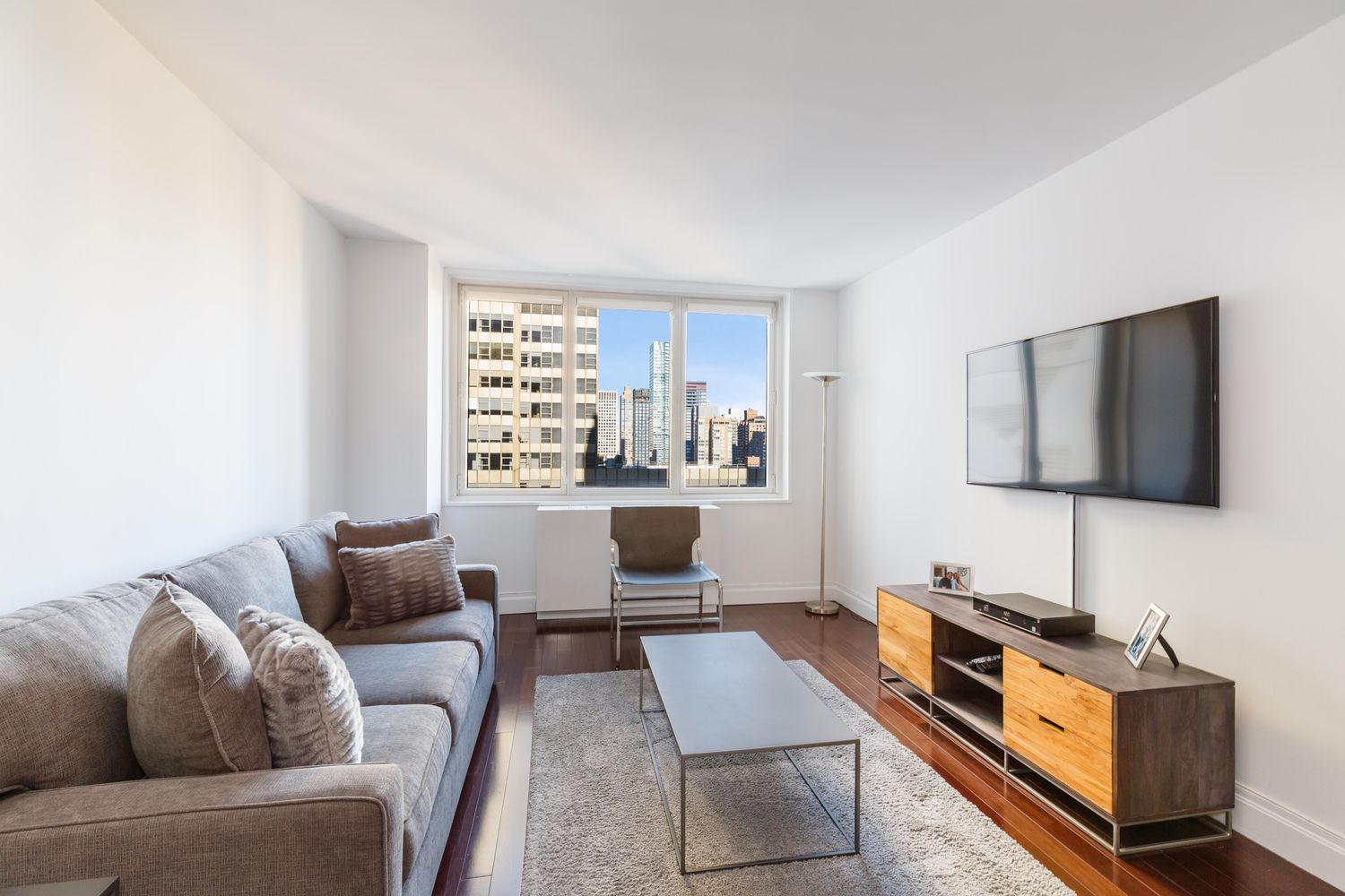 Listing photo 1 of 6